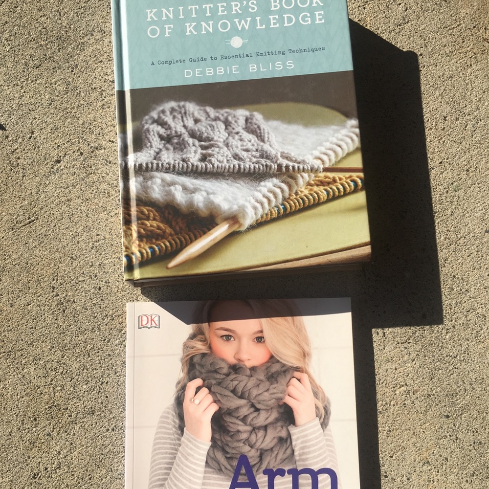 (2) Knitting books 🧶, instructional step-by-step diagrams, great projects 👍🏼